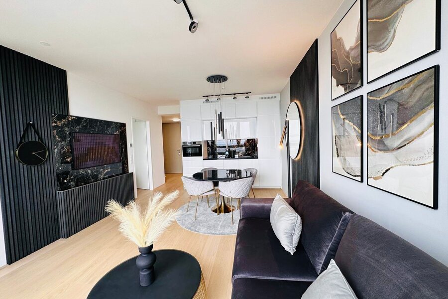 Wohnzimmer Panorama zum Eingangsbereich