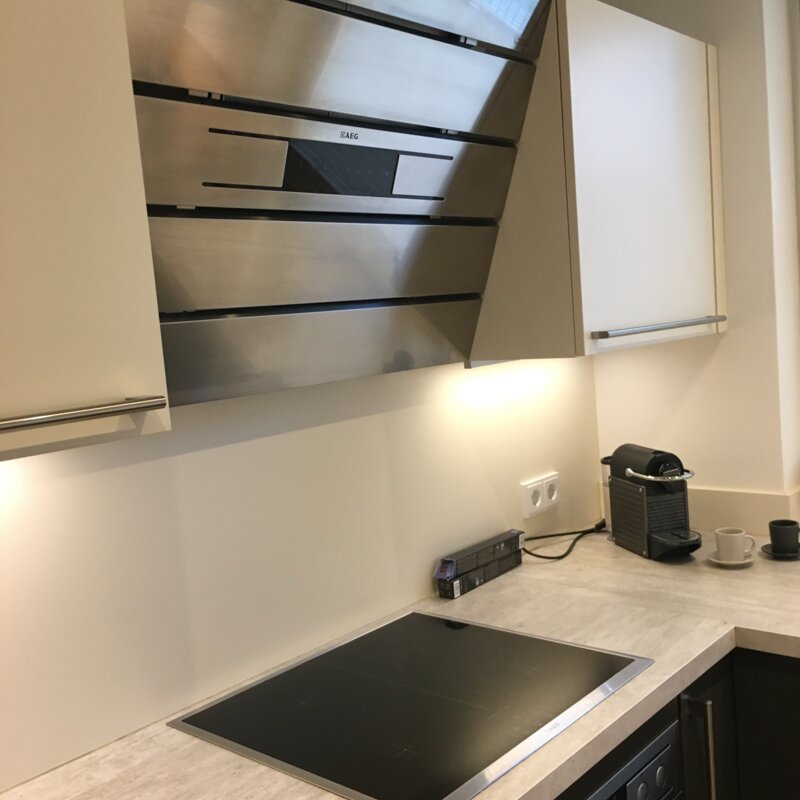 Küche - Herd und Dunstabzug | © WZ