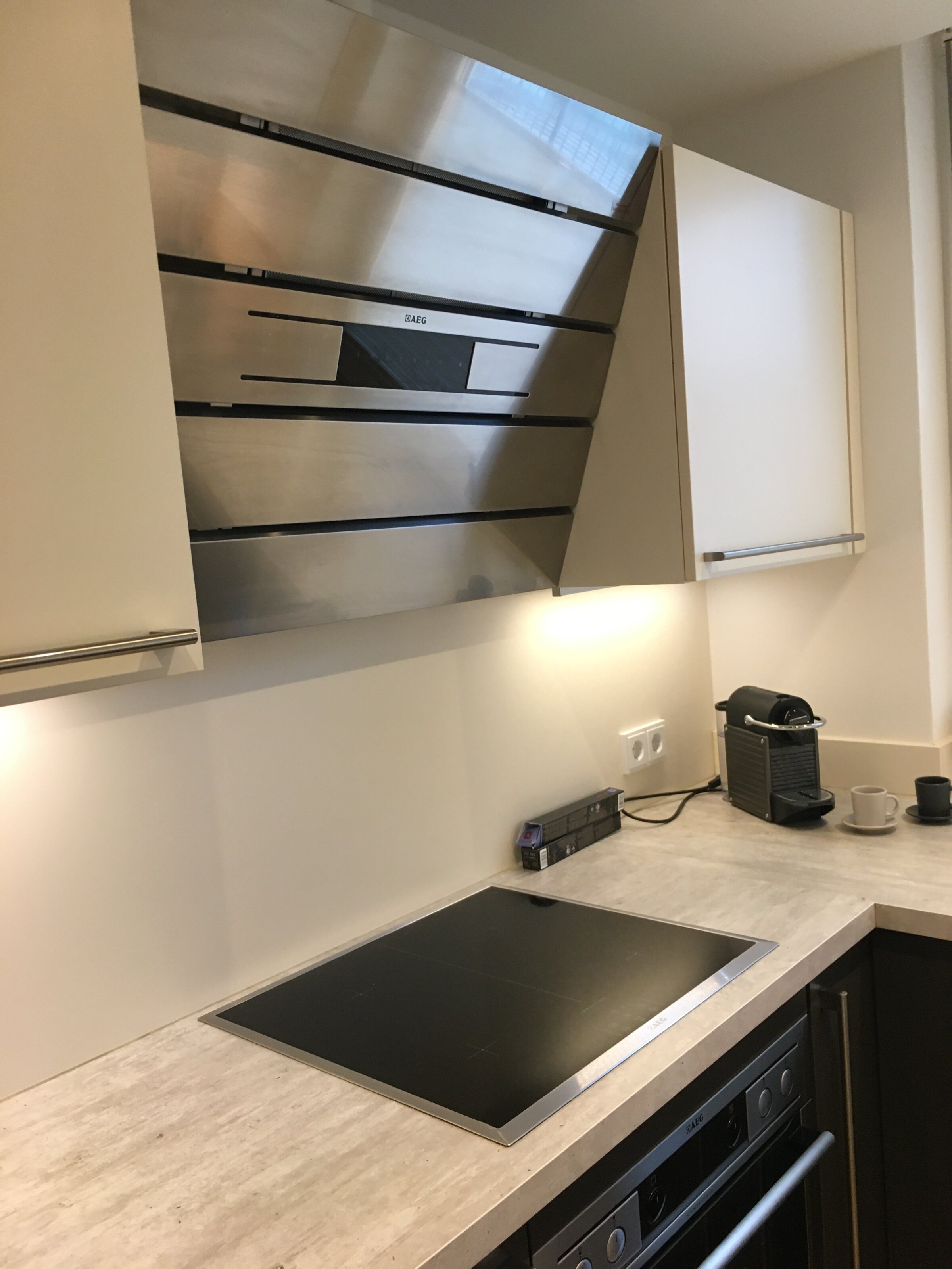 Küche - Herd und Dunstabzug | © WZ