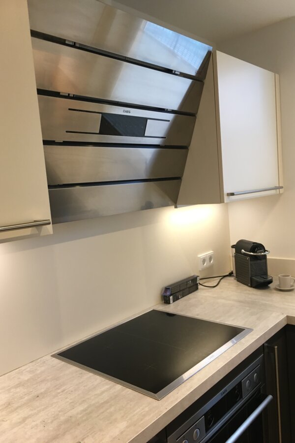 Küche - Herd und Dunstabzug | © WZ