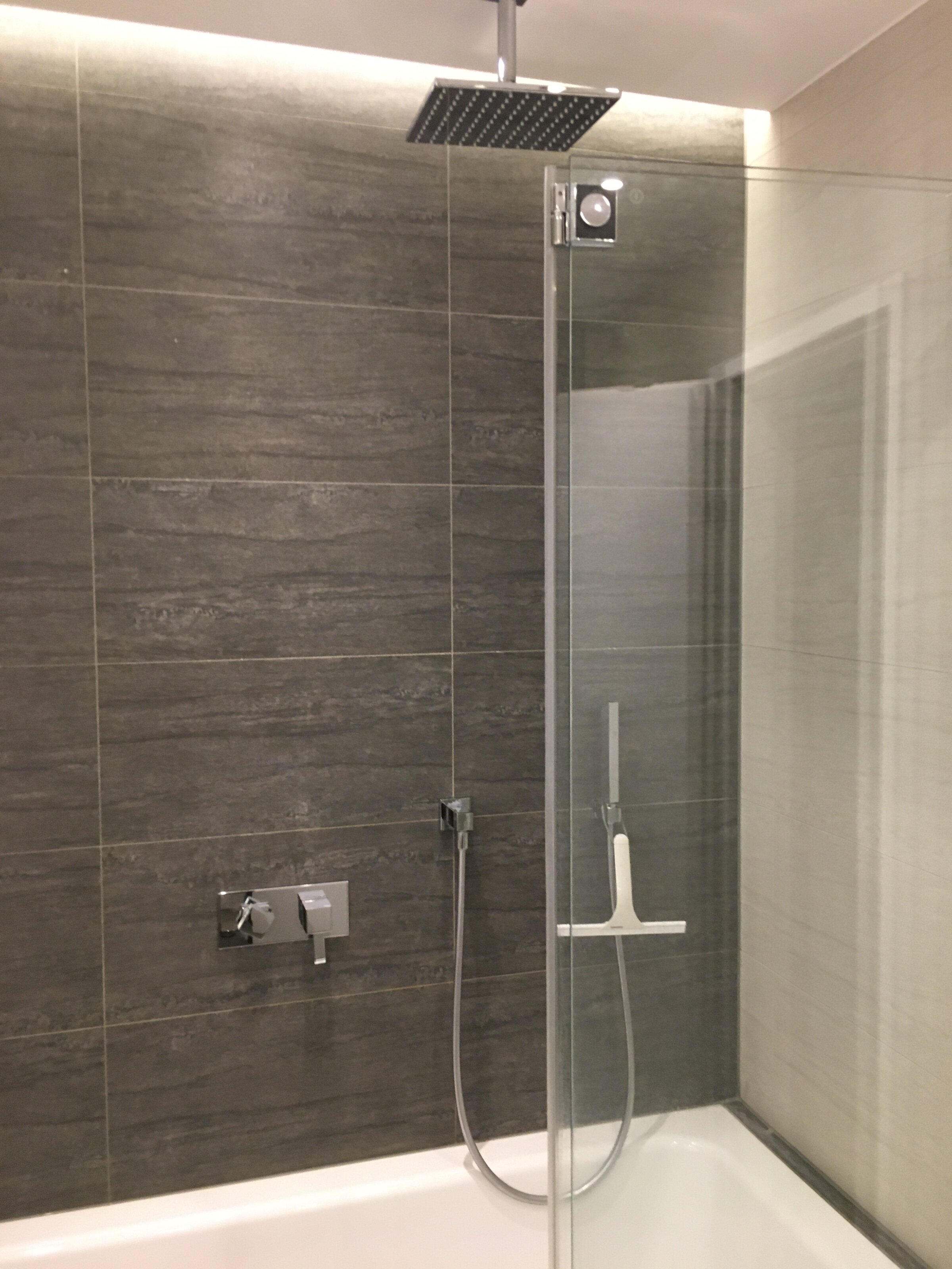 Dusche und Badewanne | © WZ