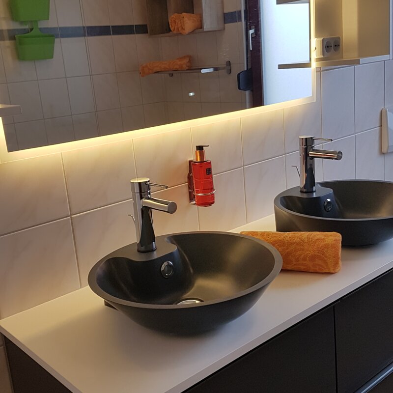 washbasin, toilet, shower