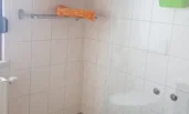 Große Dusche mit Regendusche