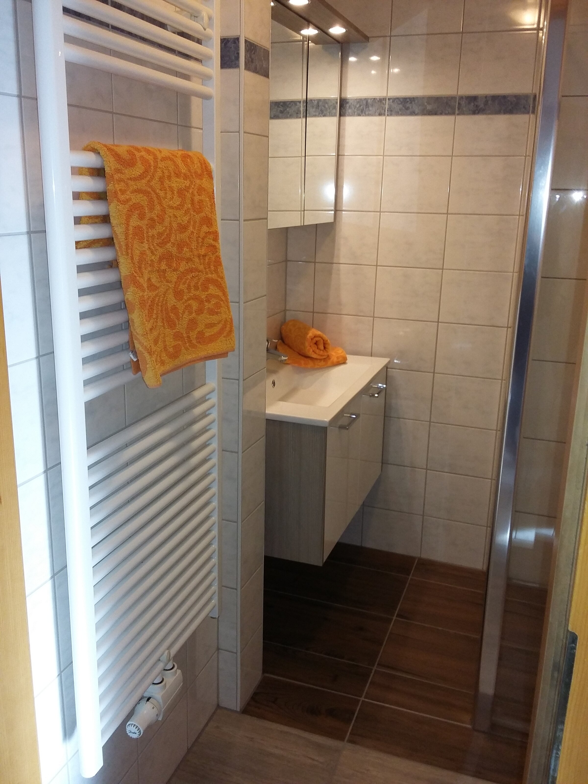 Shower, WC, washbasin