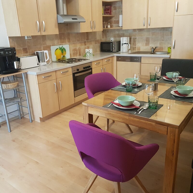 Dining area, kitchenette