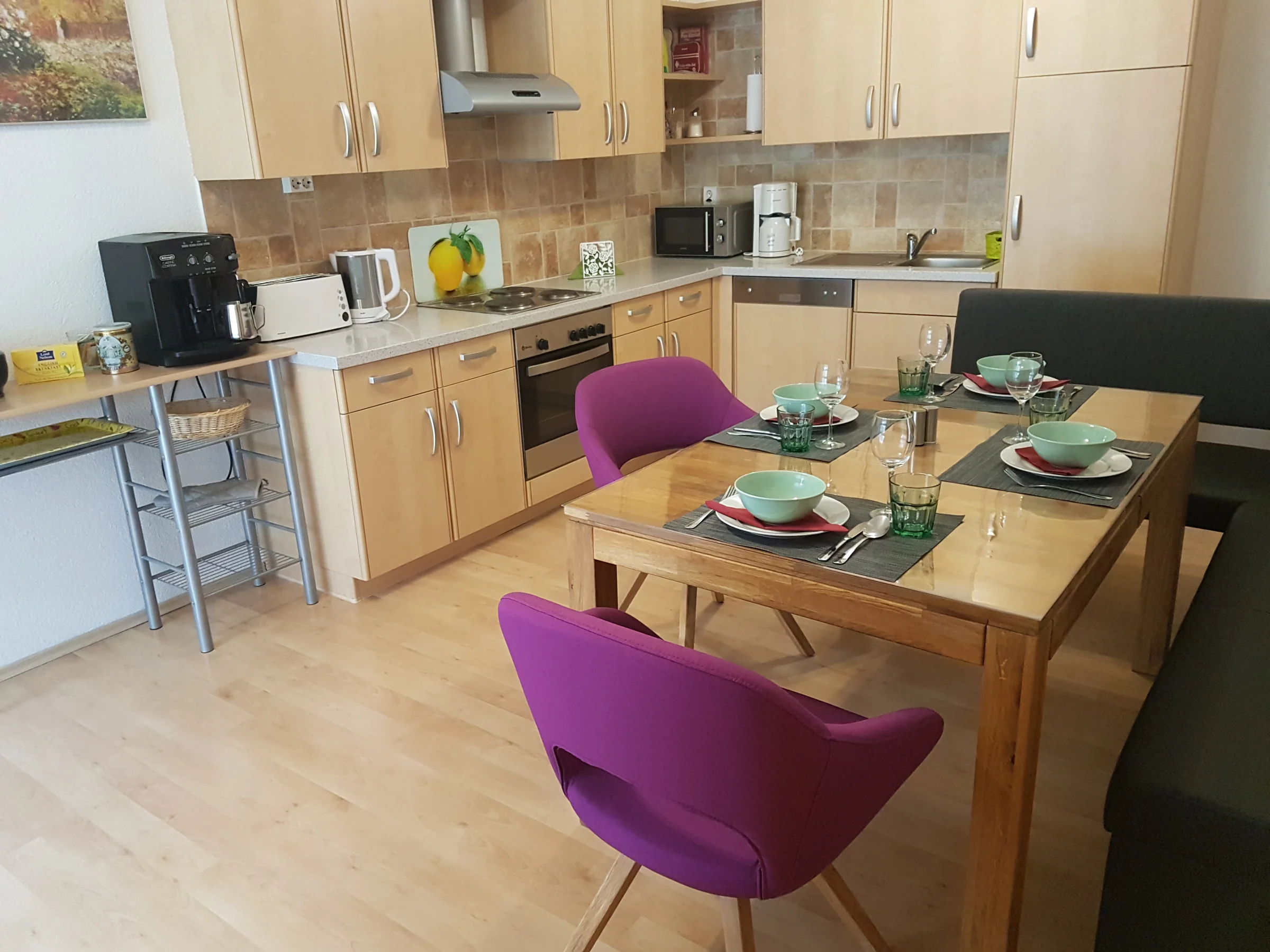 Dining area, kitchenette