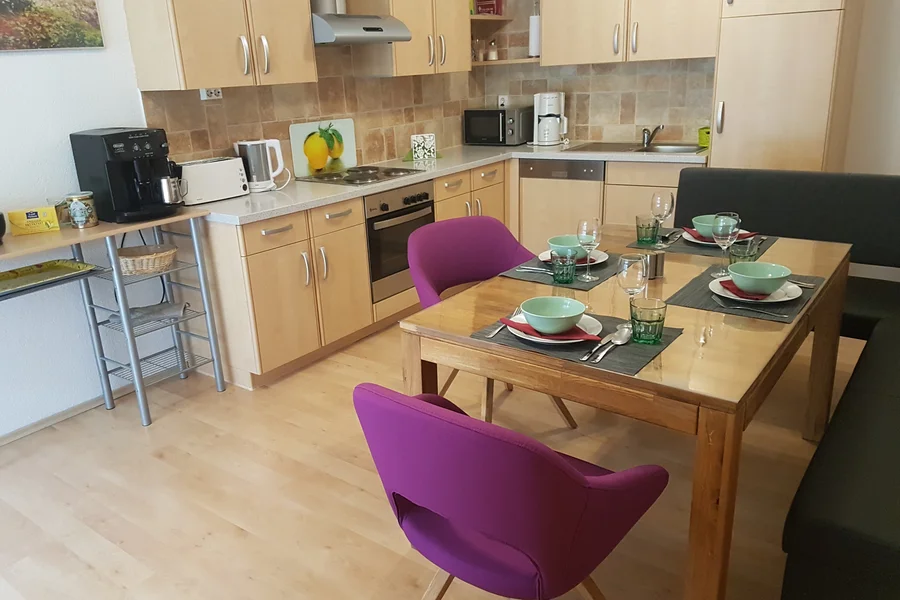 Dining area, kitchenette