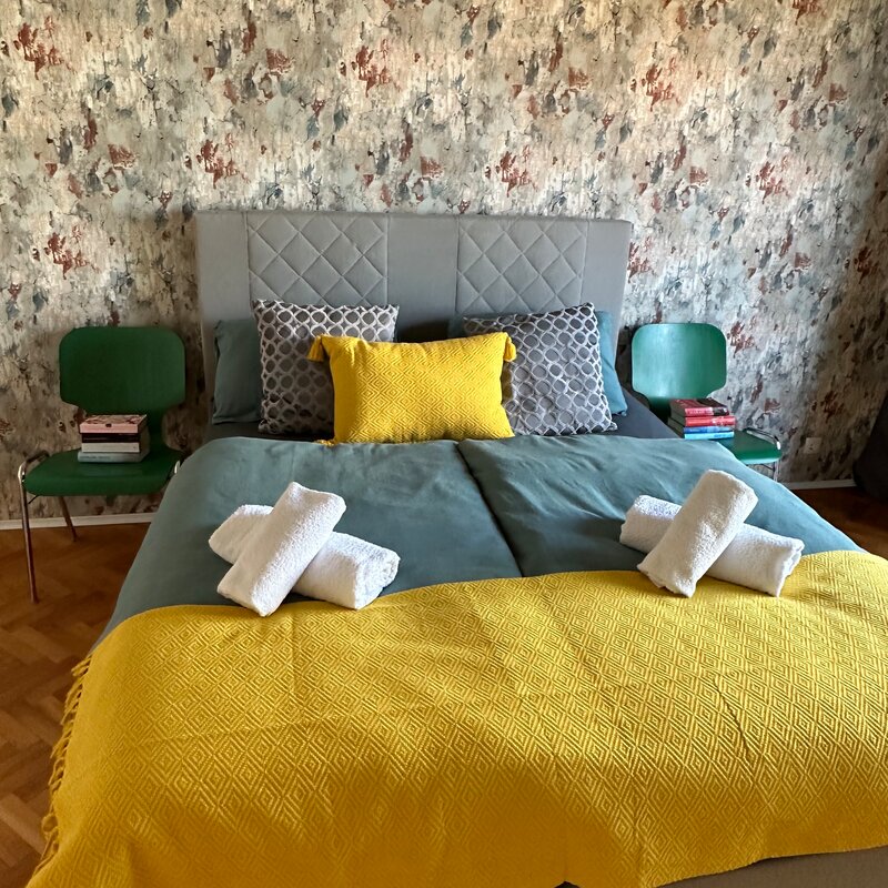 Schlafzimmer 1