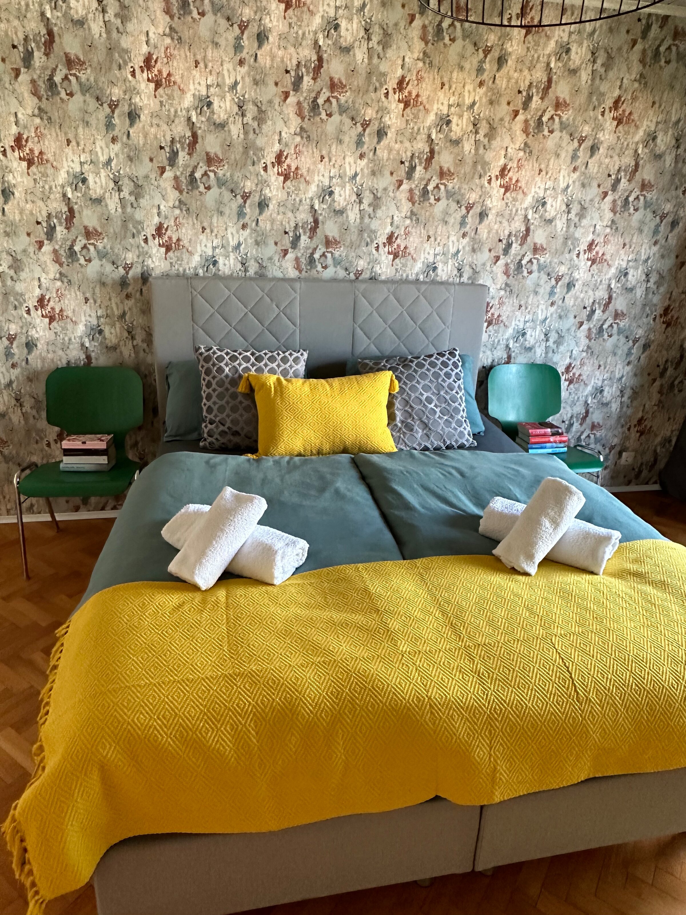 Schlafzimmer 1