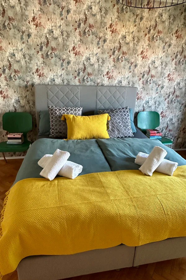 Schlafzimmer 1