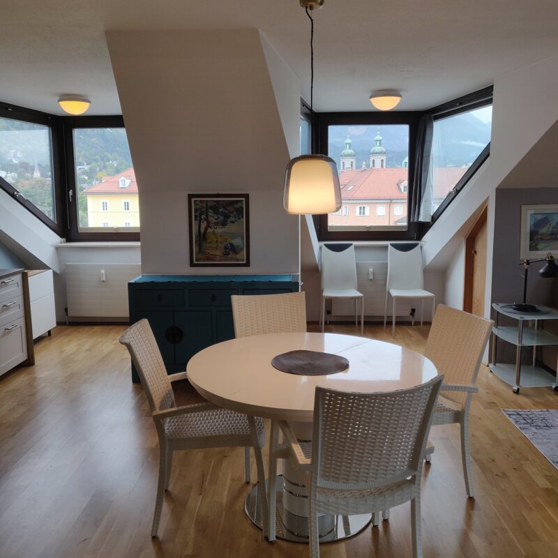 Ausziehbarer Esstisch