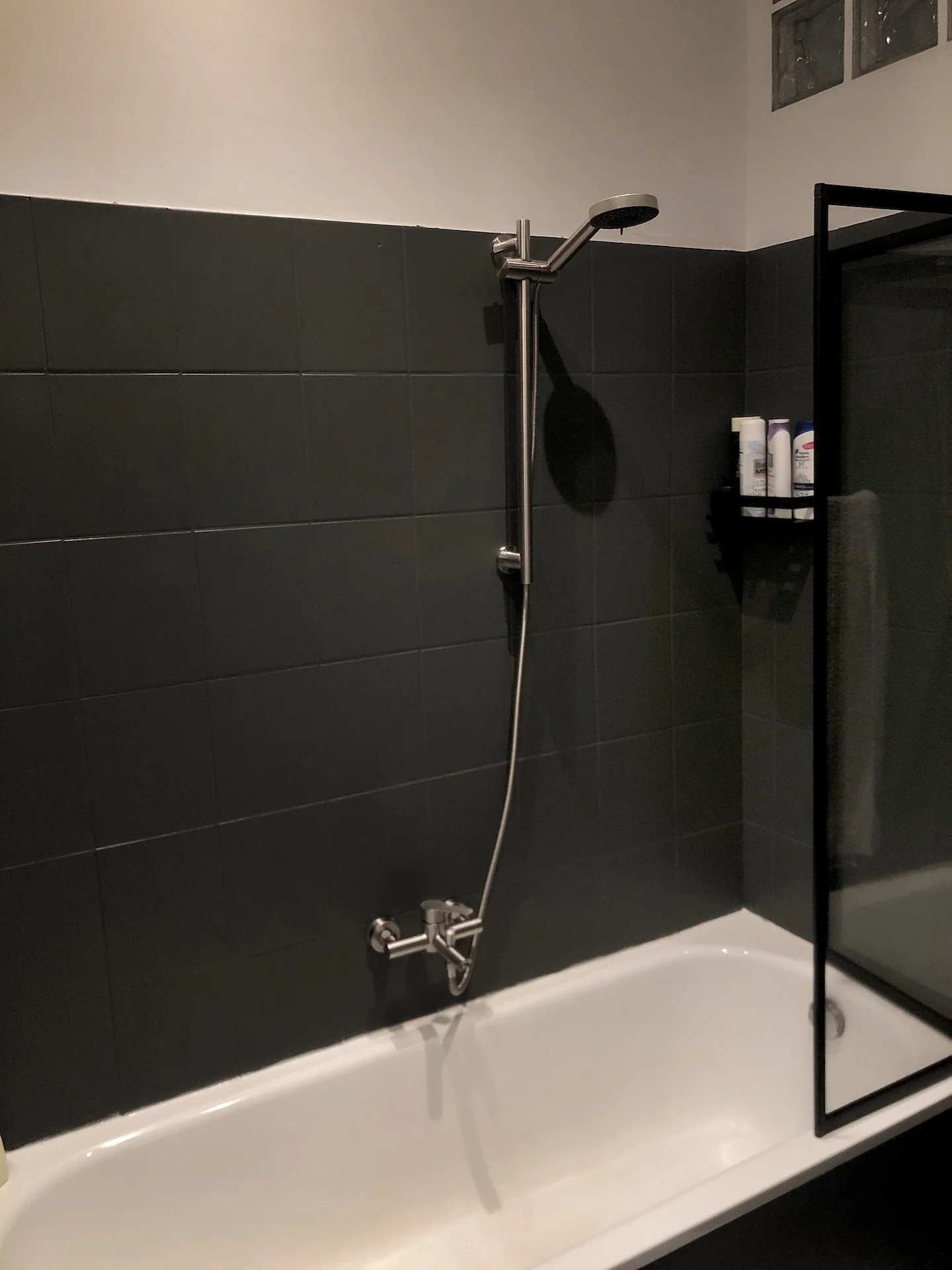 BADEWANNE/DUSCHE | © HANNO WALDNER