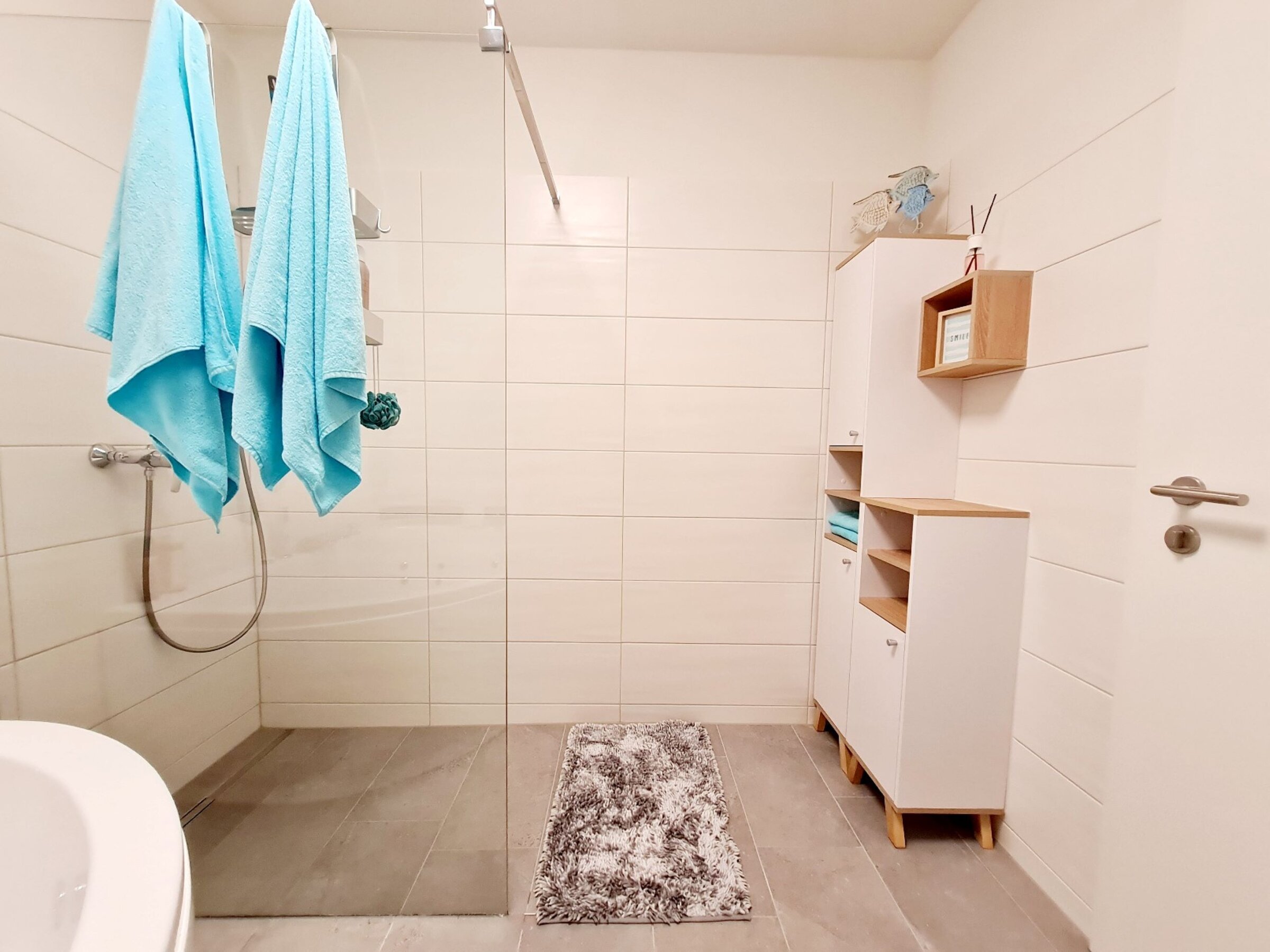 Badezimmer mit Whirpool und Dusche