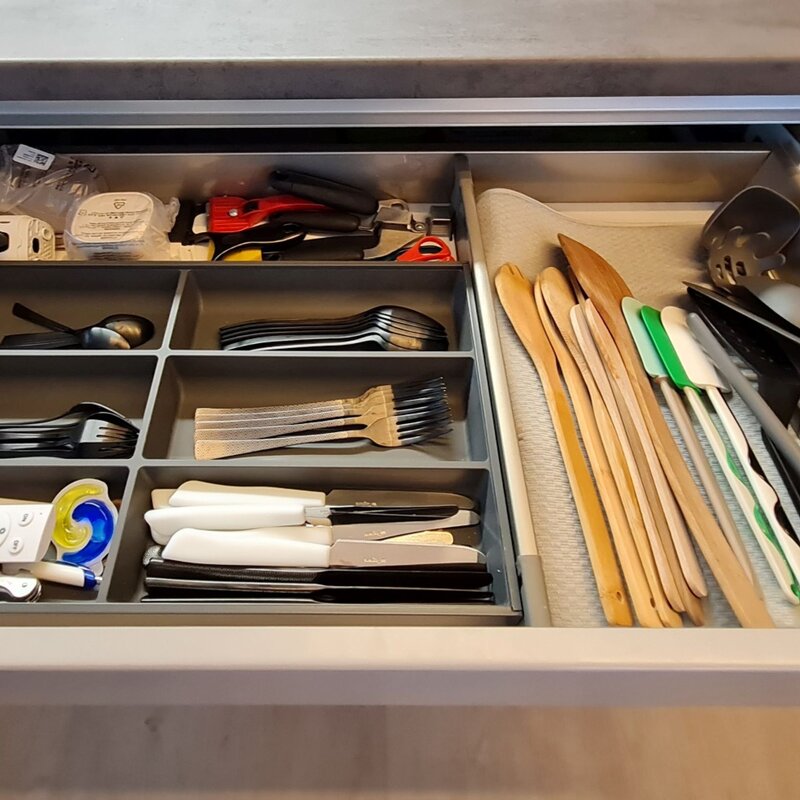 Vollausgestattete Küche mit Herd, Geschirrspüler, Kühl-/Gefrierschrank, Espressomaschine, Töpfen & Kochutensilien