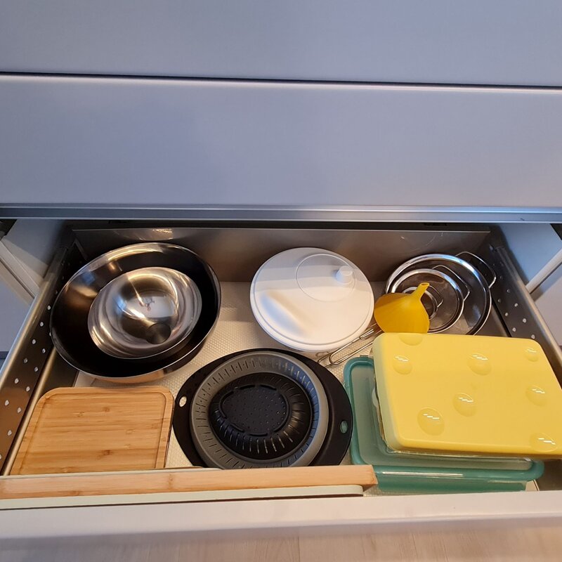 Vollausgestattete Küche mit Herd, Geschirrspüler, Kühl-/Gefrierschrank, Espressomaschine, Töpfen & Kochutensilien