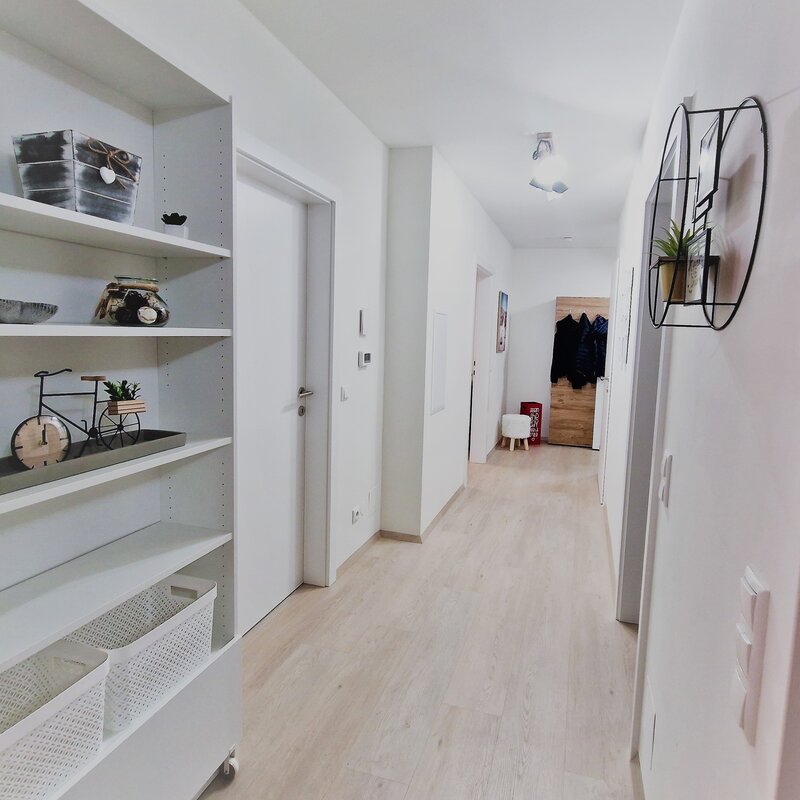 Großzügiger Vorraum mit ausreichend Stauraum