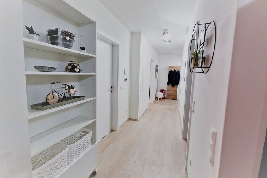 Großzügiger Vorraum mit ausreichend Stauraum