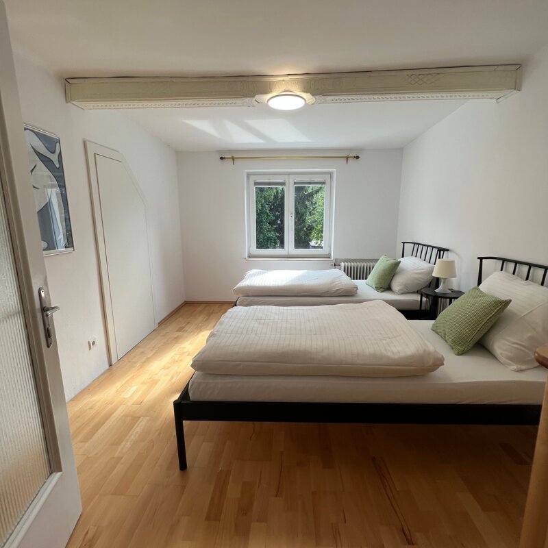 2 Einzelbetten, begehbarer Schrank | © globe.birdz