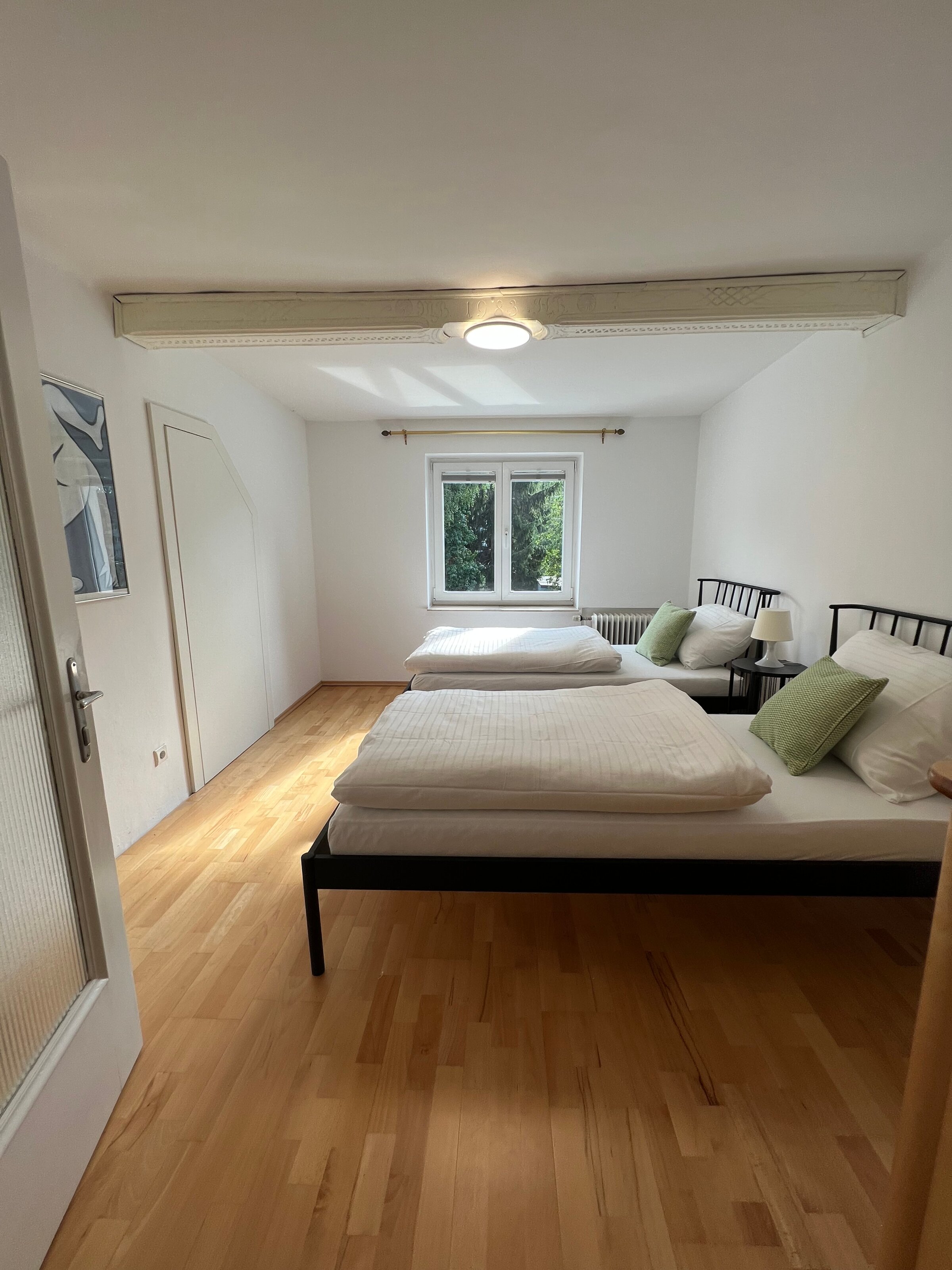 2 Einzelbetten, begehbarer Schrank | © globe.birdz