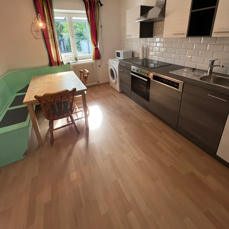 Einbauküche neu, Waschmaschine, Backrohr, Geschirrspüler, Mikrowelle | © globe.birdz