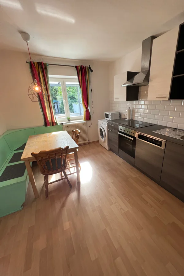 Einbauküche neu, Waschmaschine, Backrohr, Geschirrspüler, Mikrowelle | © globe.birdz