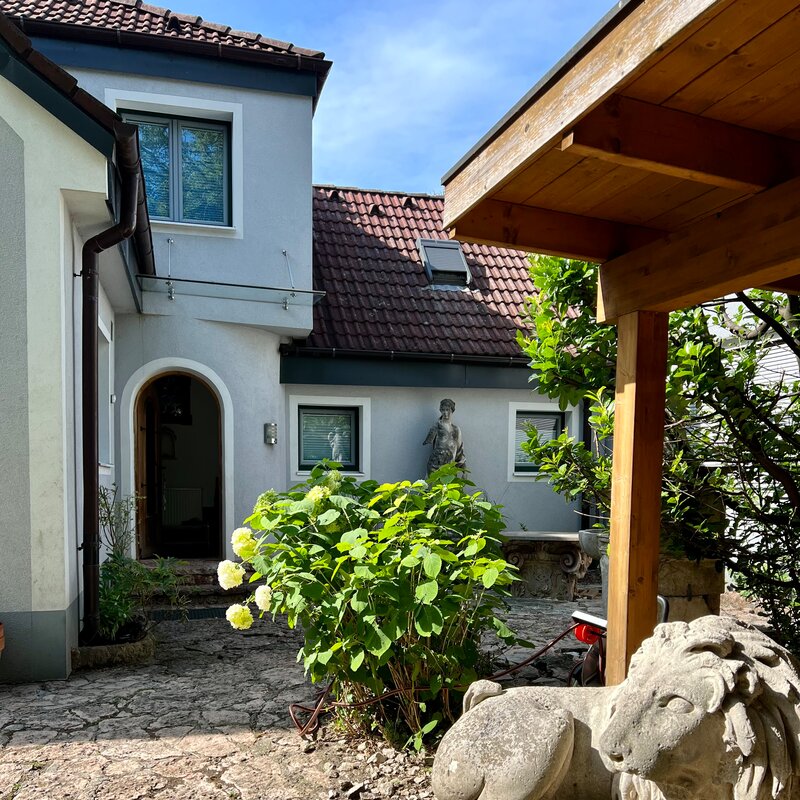 Eingang, Statuen | © globe.birdz