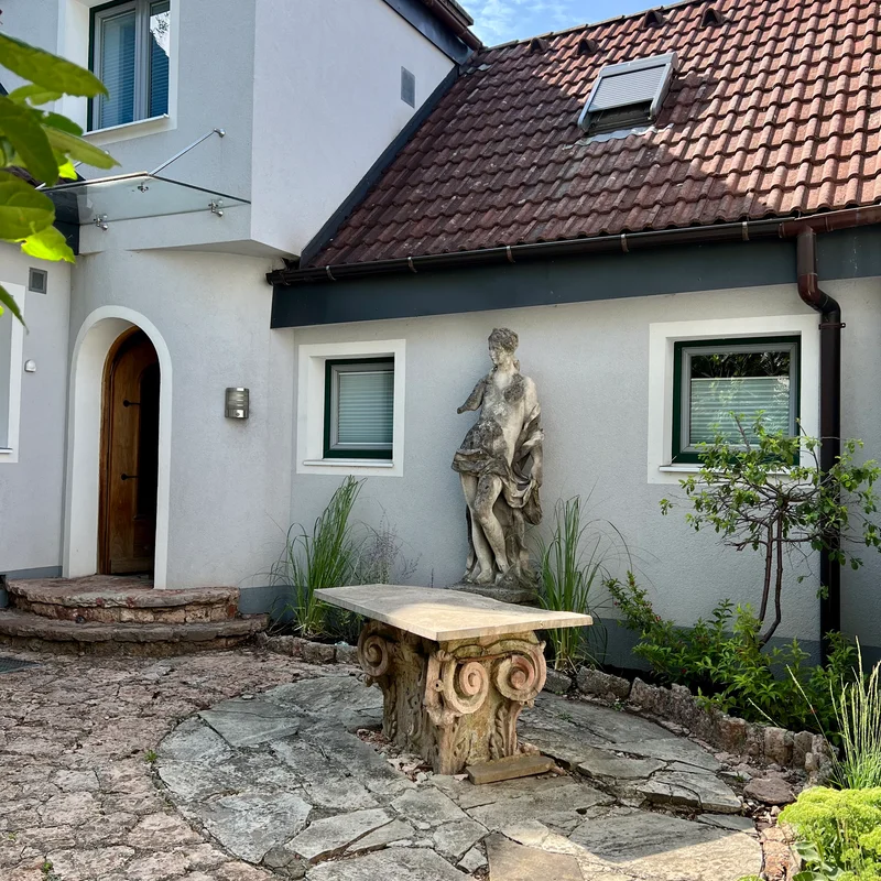 Vorplatz | © globe.birdz