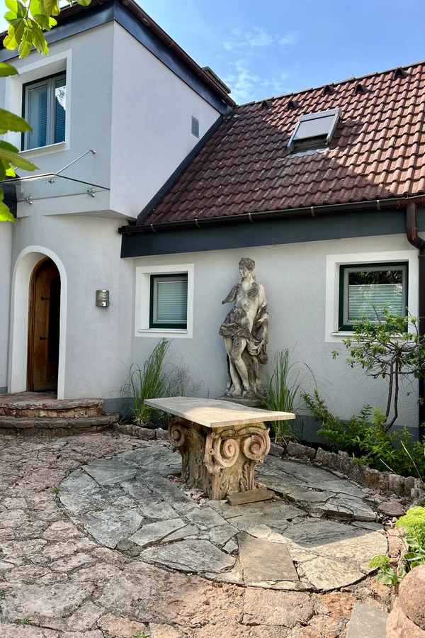 Vorplatz | © globe.birdz