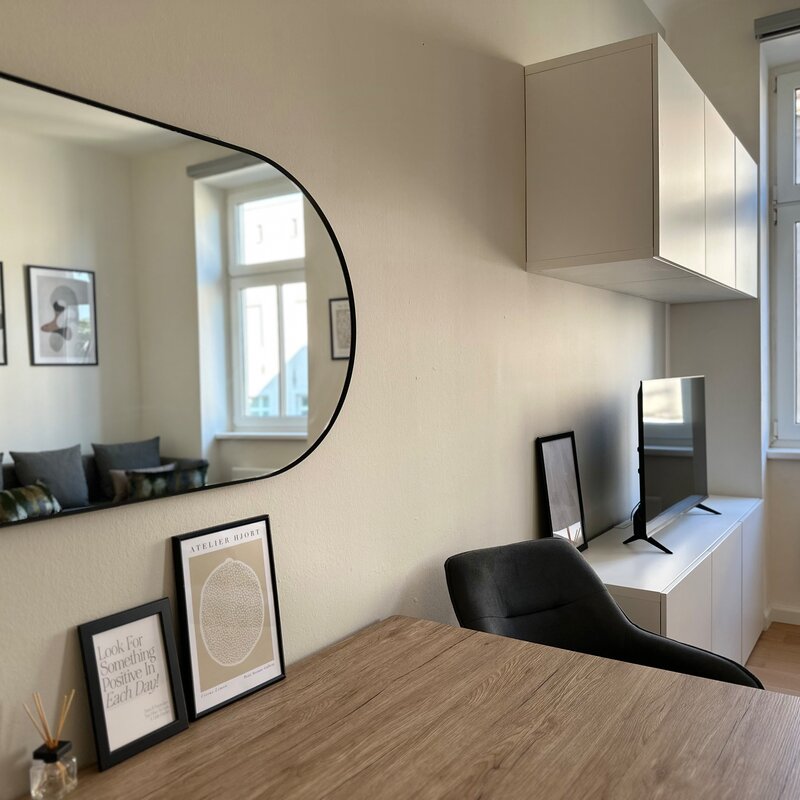 Bright 1-room apartment with mirror & dining area – short-term rental Vienna, temporary housing for 1 to 6 months