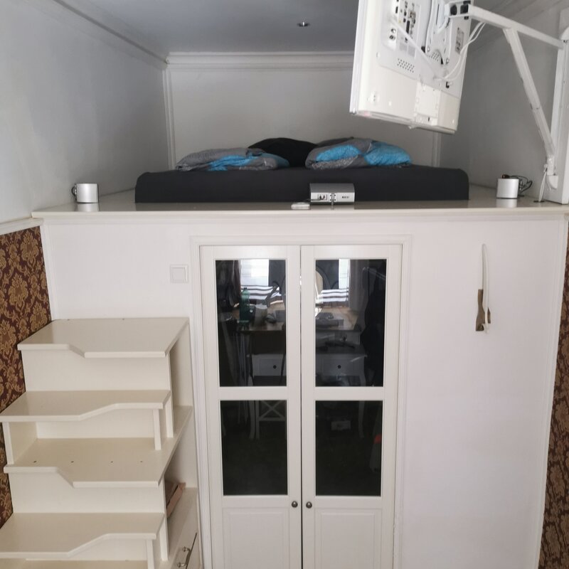 Garderobe & Schlafgelegenheit