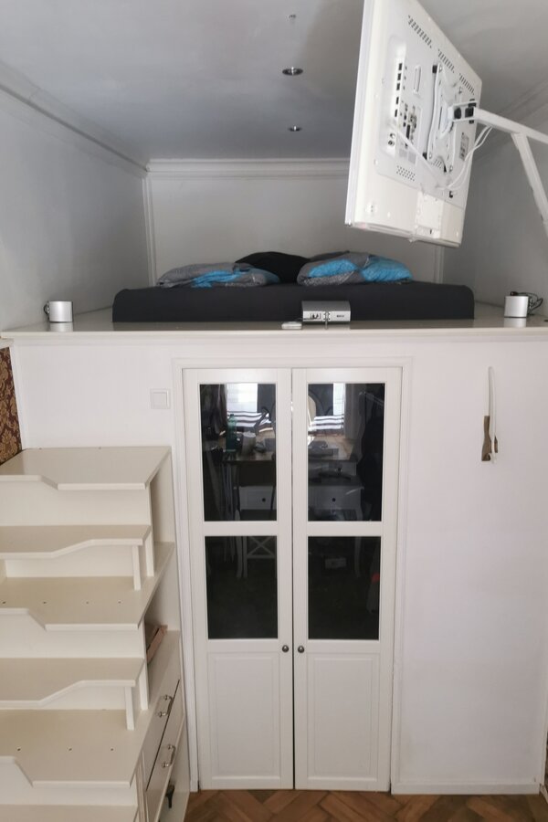 Garderobe & Schlafgelegenheit