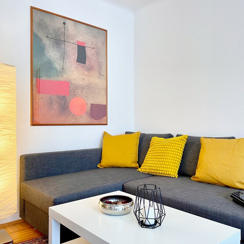 Cozy couch and sitting area | © rb