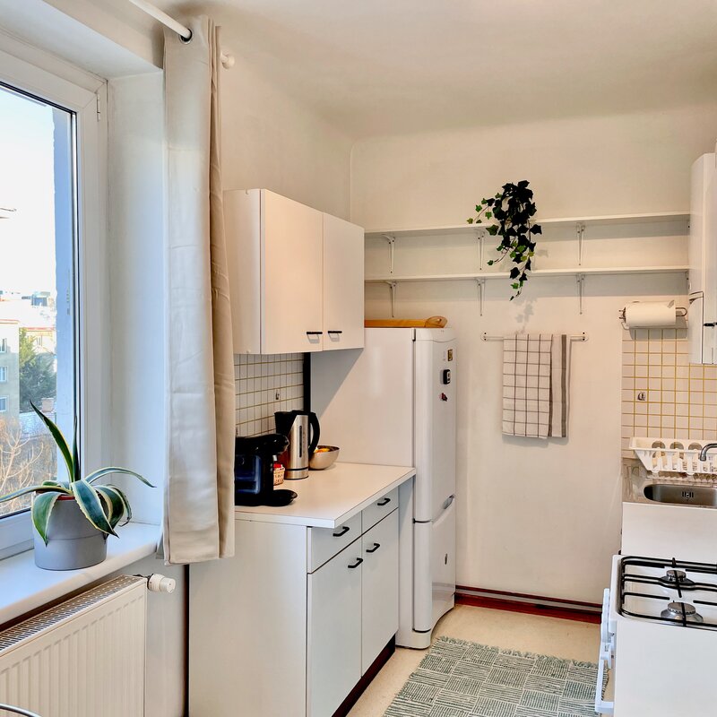 Fully equipped functional kitchen with coffee machine, dishwasher, gas stove, oven, tea maker and microwave!