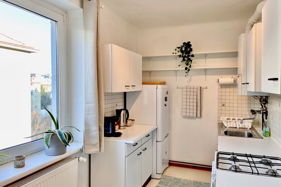 Fully equipped functional kitchen with coffee machine, dishwasher, gas stove, oven, tea maker and microwave!