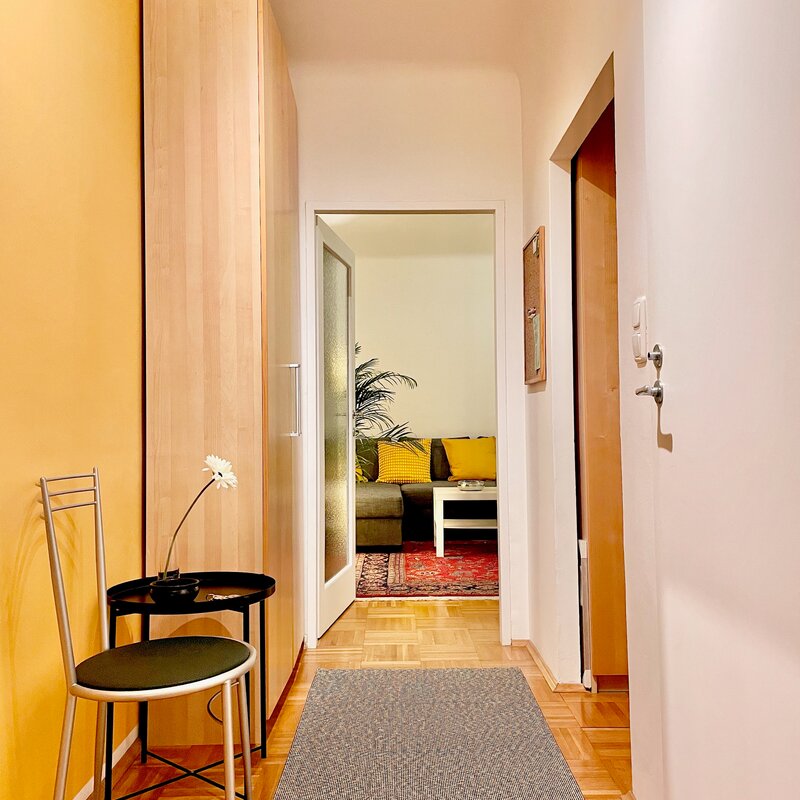 Genügend Stauraum für euer Gepäck in einem der große Kleiderschränke. | © rb