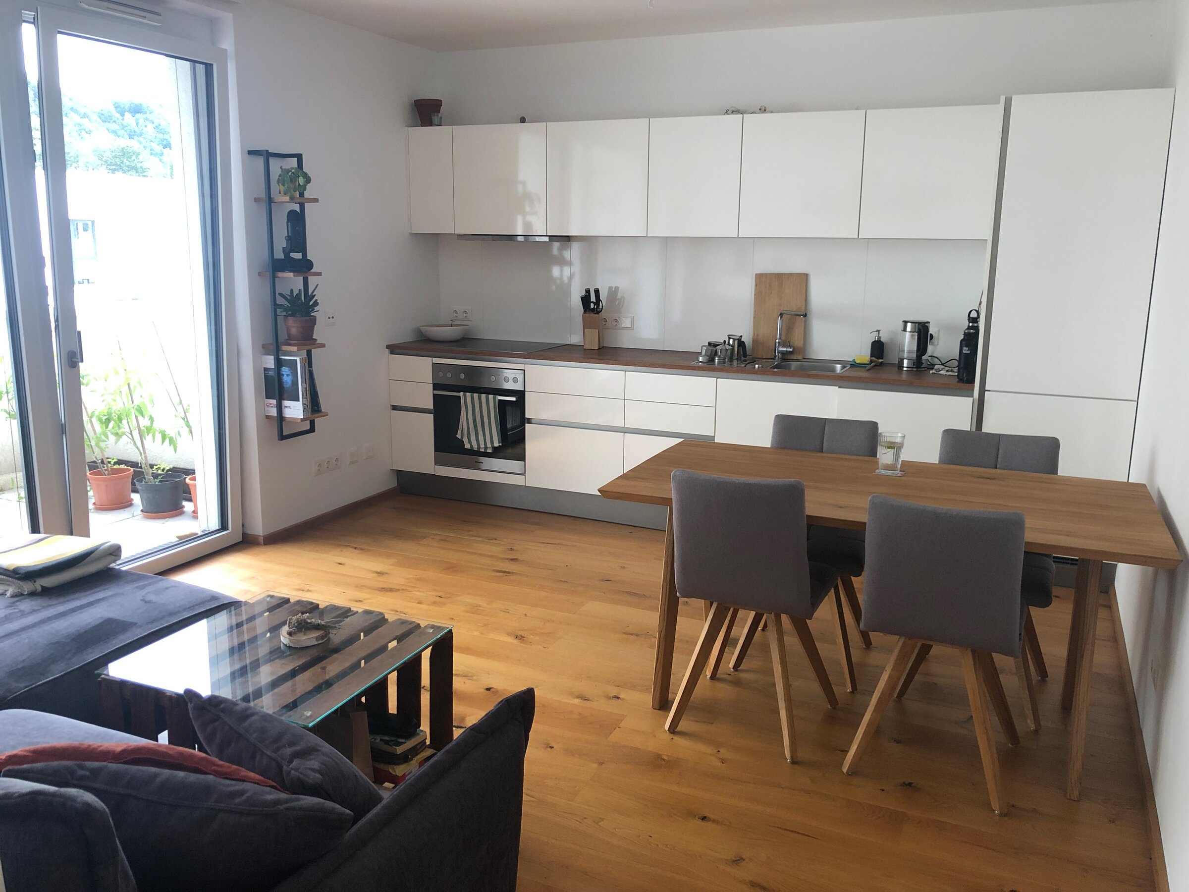 Living kitchen - kitchen side