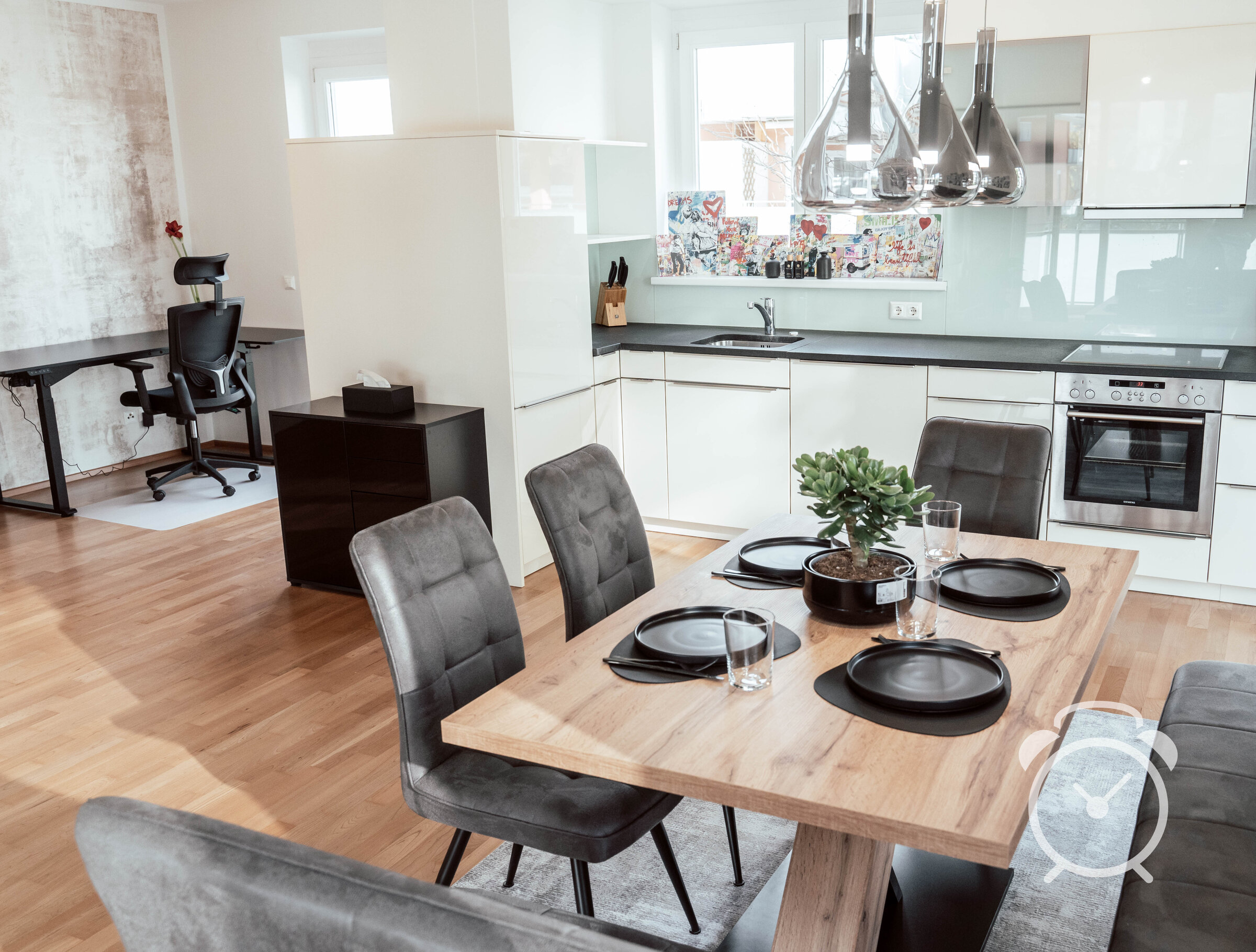 Offener Wohn-Essbereich mit Designküche – 3-Zimmer Wohnung, Kurzzeitmiete & Wohnen auf Zeit für 1 bis 6 Monate in Graz