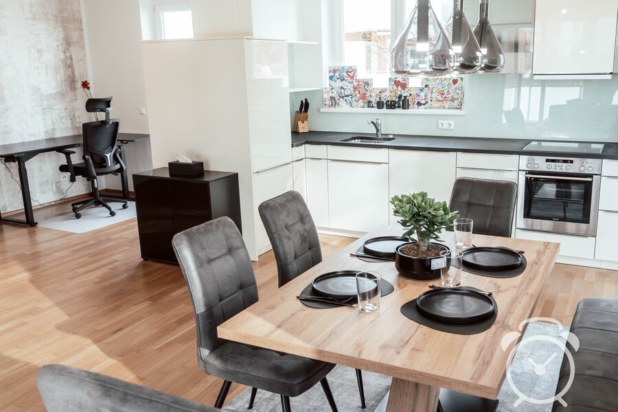 Offener Wohn-Essbereich mit Designküche – 3-Zimmer Wohnung, Kurzzeitmiete & Wohnen auf Zeit für 1 bis 6 Monate in Graz