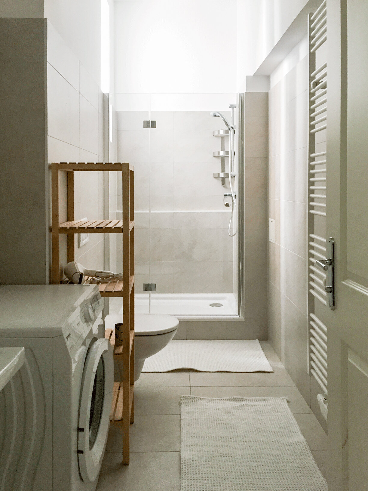 bathroom with shower Casa Sandrita Wien Neubau short term rental