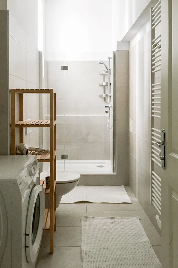 bathroom with shower Casa Sandrita Wien Neubau short term rental