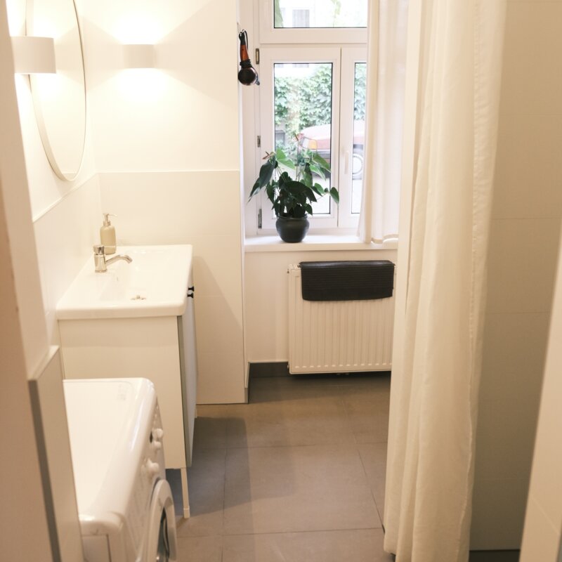 Badezimmer mit Waschmaschine