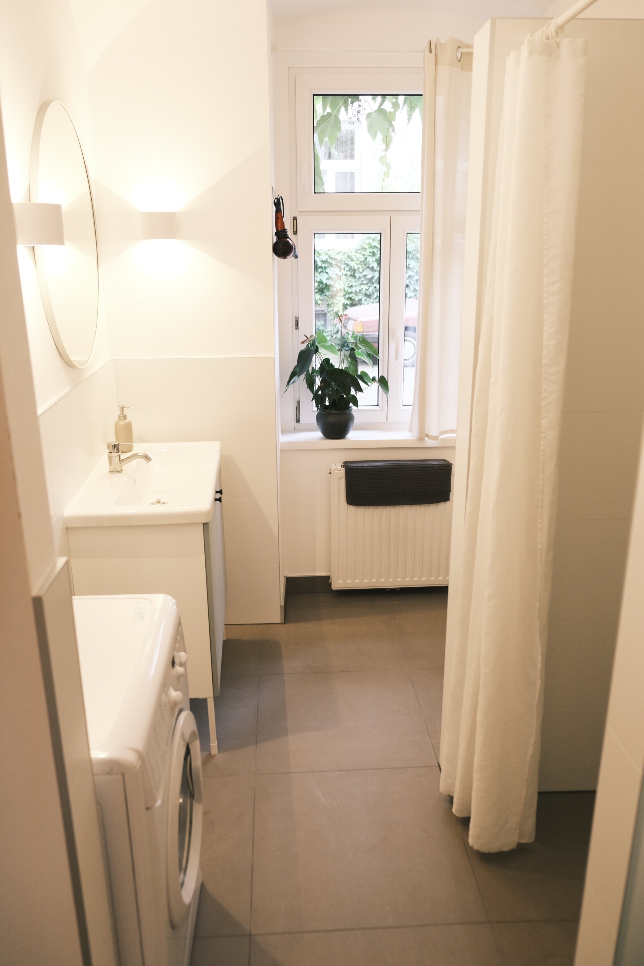 Badezimmer mit Waschmaschine