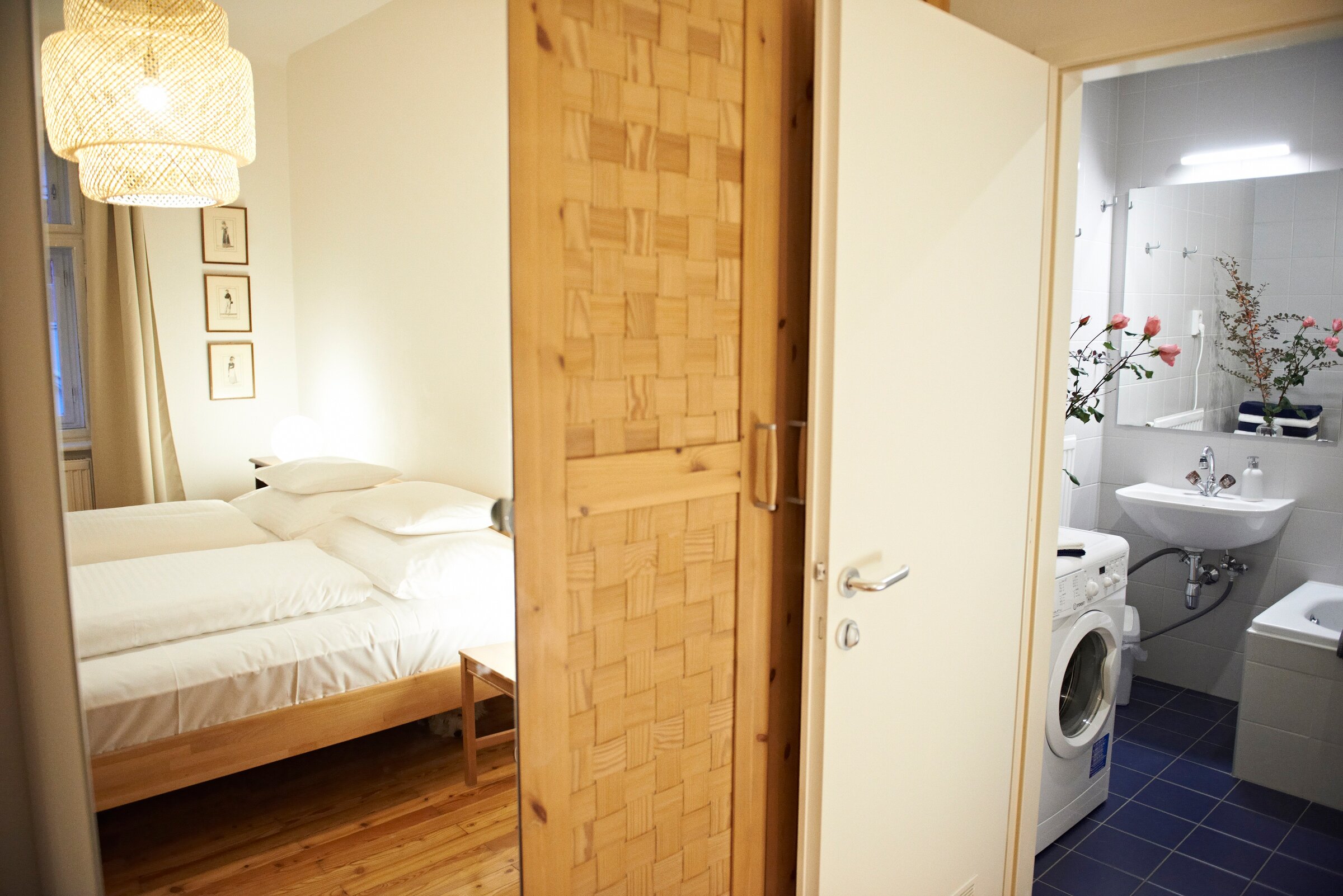 Schlafzimmer, Blick ins Badezimmer