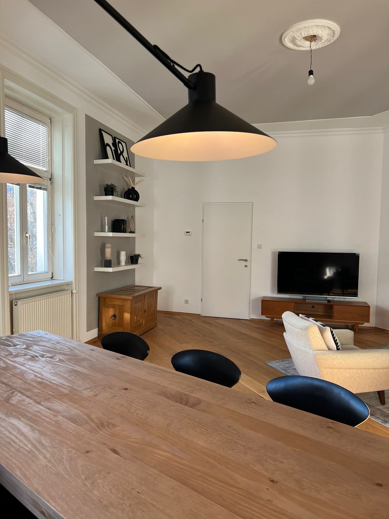 Großer Esstisch mit Raum für 8