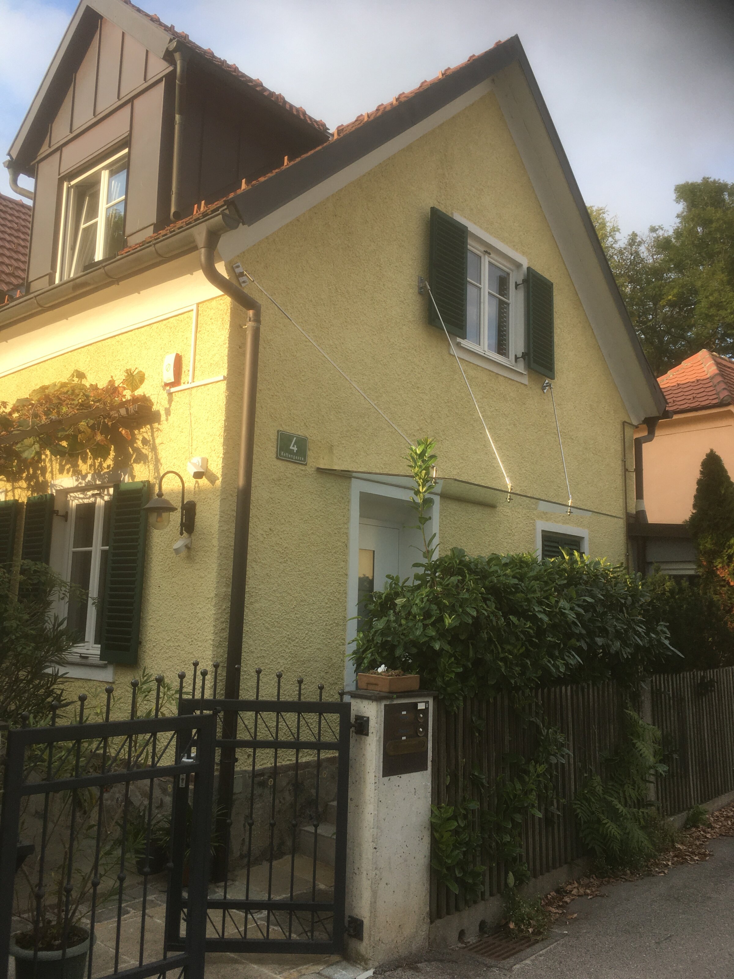 Maria-Theresien-Gelb