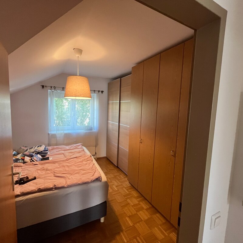 Bockspringdoppelbett, Kleiderschränke