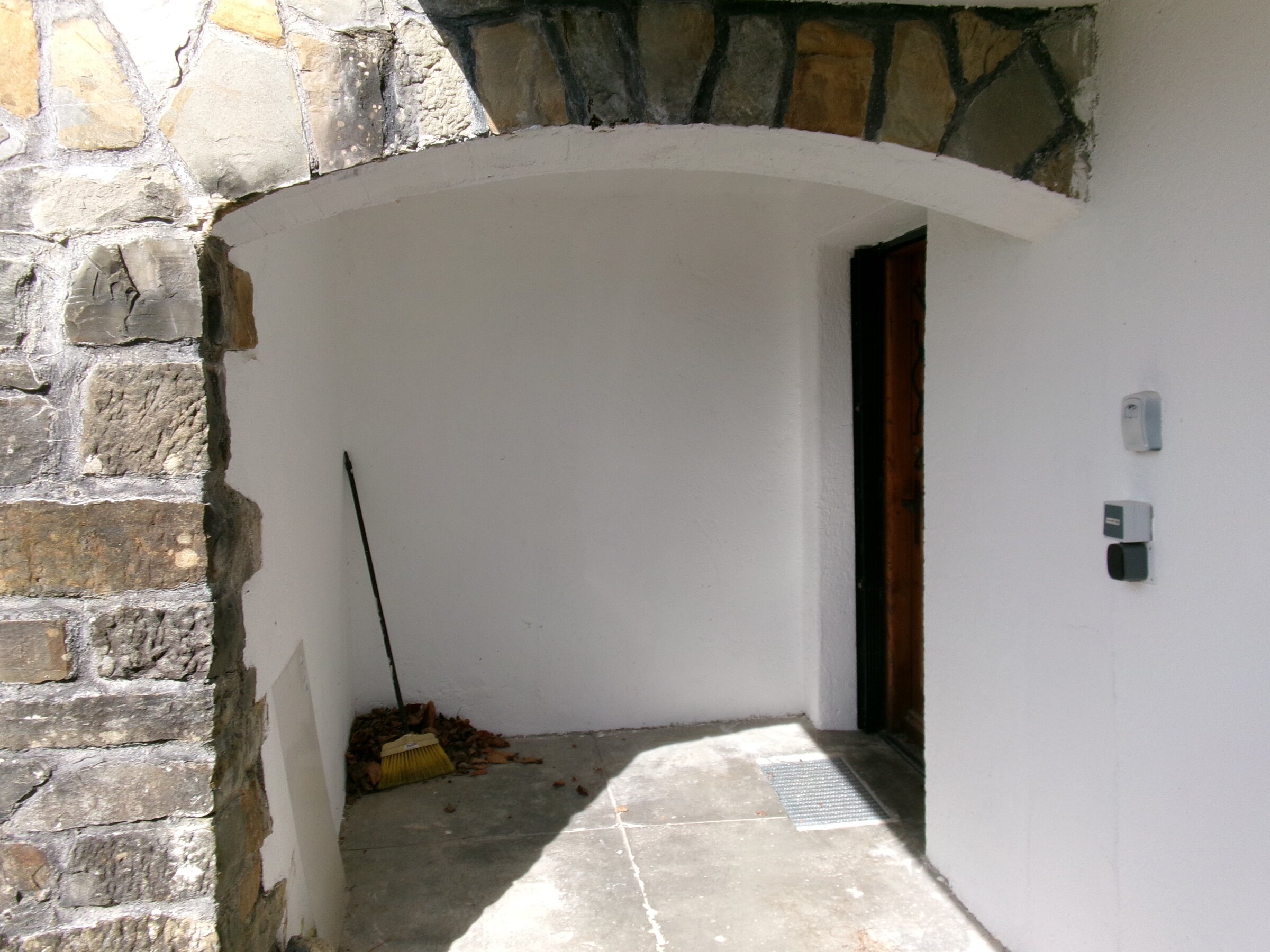 Eingang mit Windfang | © rh