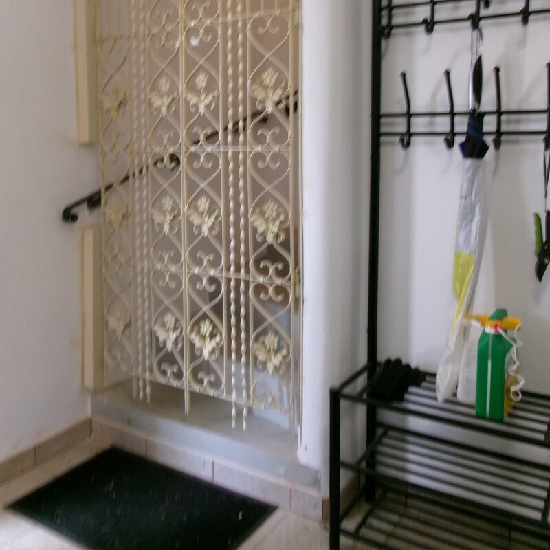 Geschlossener Aufgang und Garderobe | © rh