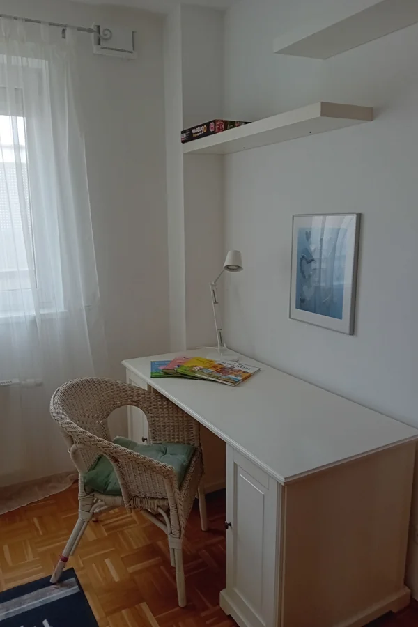 Bücher und Malsachen vor Ort zur Verfügung