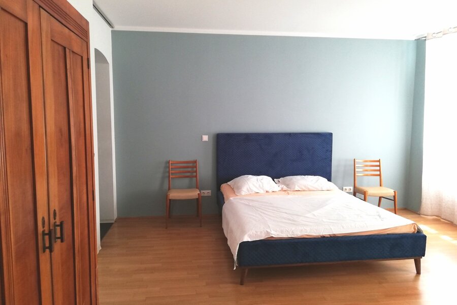 Queen size Bed, Art Nouveau Wardrobe | © Martina Kuso